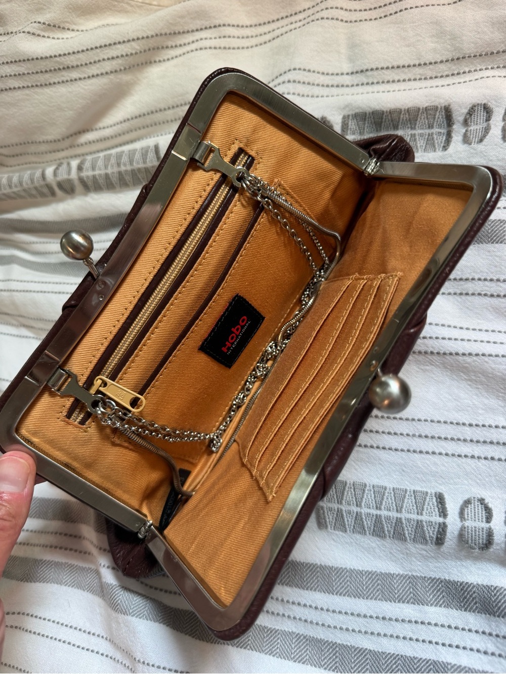 Rich Hobo Leather Kiss-Lock Clutch - Picture 3 of 3